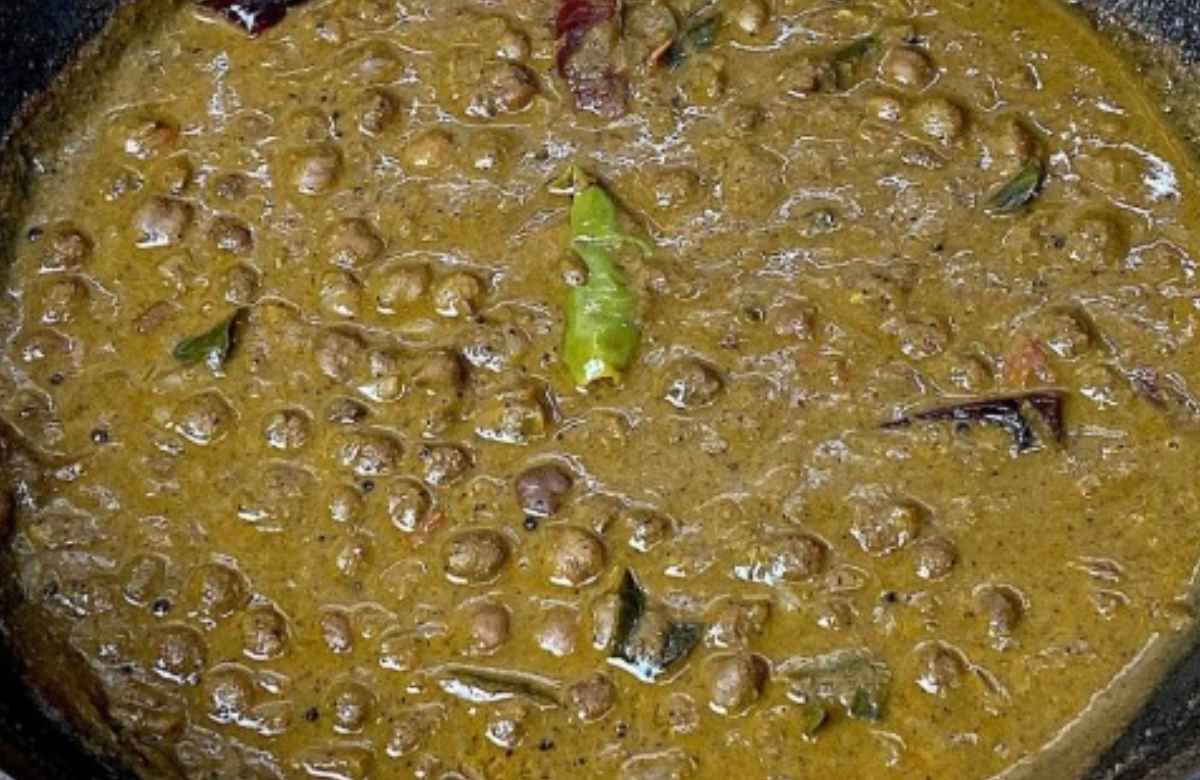 Kerala Varutharacha Kadala Curry Recipe