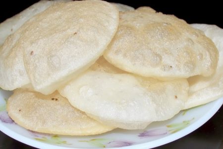 അരിപൊടി ഇരിപ്പുണ്ടോ? എങ്കിൽ ഇതാ ഒരു കിടിലൻ പൂരി റെഡി! പൂരി ഇങ്ങനെ ഉണ്ടാക്കി നോക്കൂ; രാവിലെ ഇനി എന്തെളുപ്പം!! | Tasty Rice Flour Puri Recipe