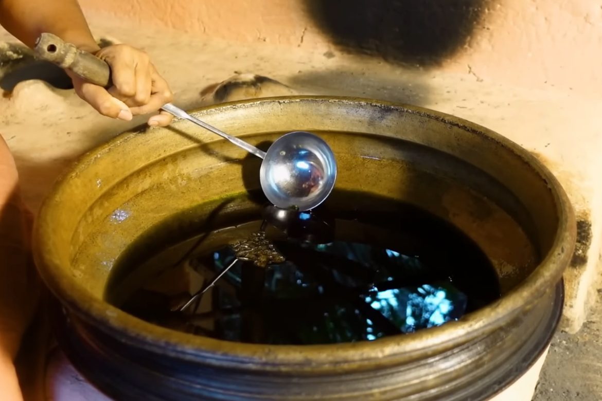 നാടൻ വീട്ടു വൈദ്യം! മുറിവെണ്ണ ഇനി വീട്ടിൽ ഉണ്ടാക്കാം! എല്ലാ വേദനകൾക്കും മുറിവുകൾക്കും കിടിലൻ പരിഹാരം!! | Homemade Ayurvedic Murivenna Oil Recipe 1 Homemade Ayurvedic Murivenna Oil Recipe